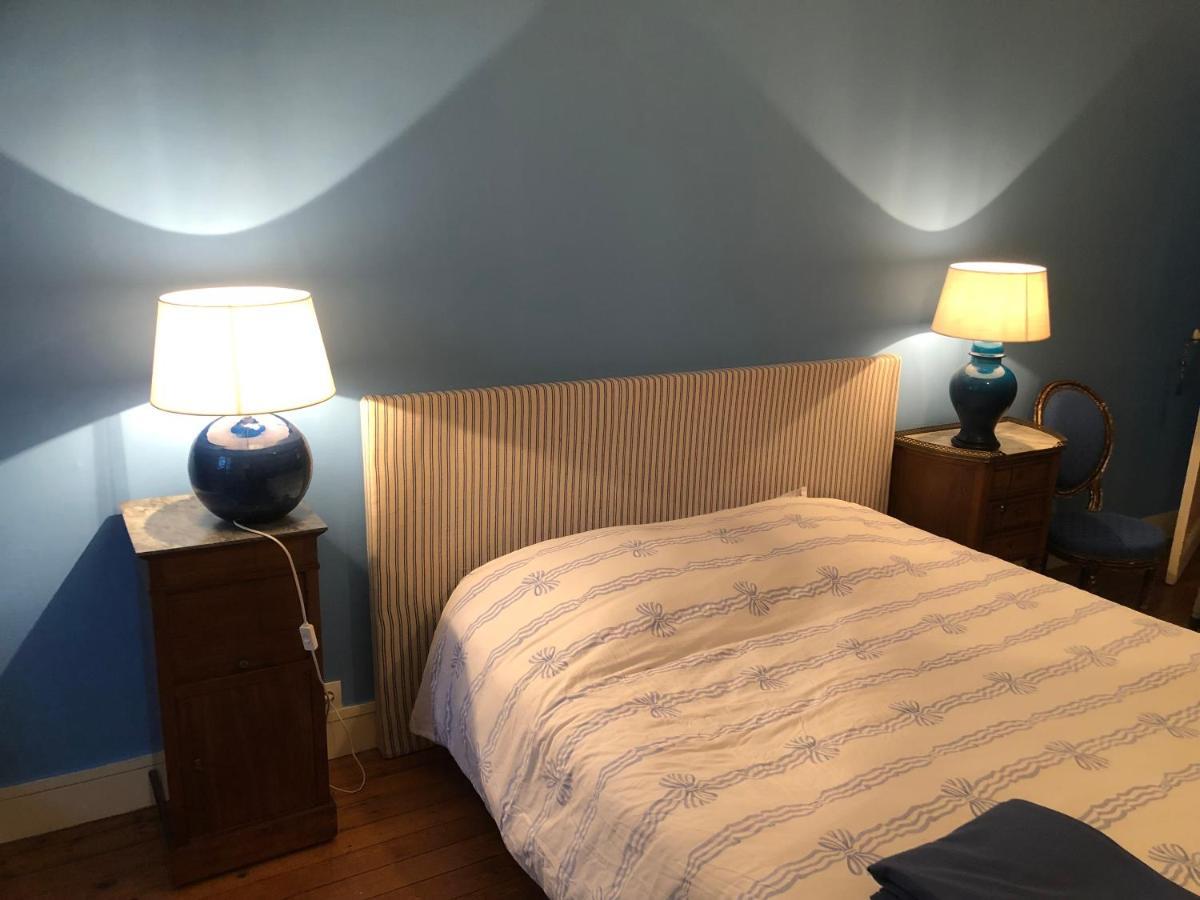 Bed and Breakfast Le Manoir Des Breholles Goustranville Exterior foto