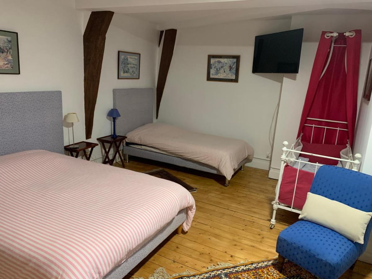 Bed and Breakfast Le Manoir Des Breholles Goustranville Exterior foto