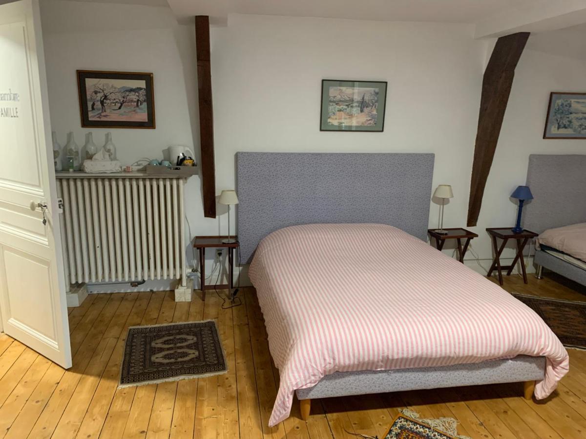 Bed and Breakfast Le Manoir Des Breholles Goustranville Exterior foto