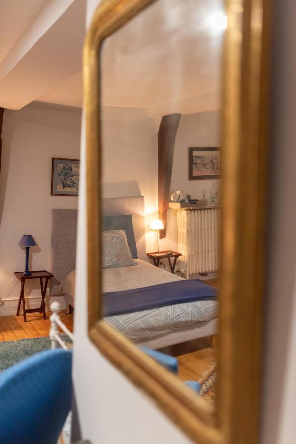 Bed and Breakfast Le Manoir Des Breholles Goustranville Exterior foto