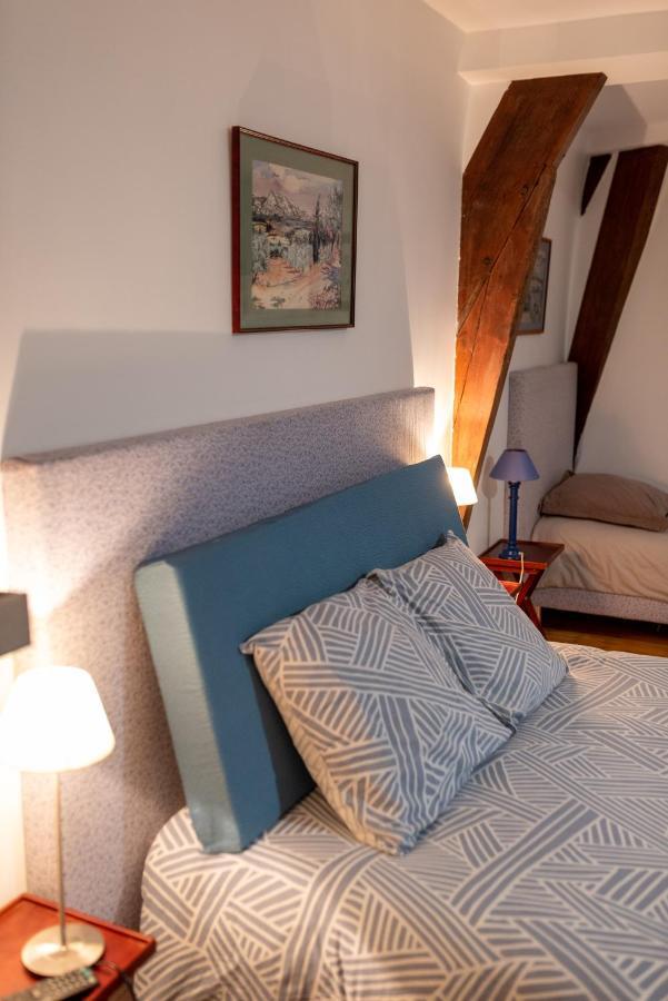 Bed and Breakfast Le Manoir Des Breholles Goustranville Exterior foto