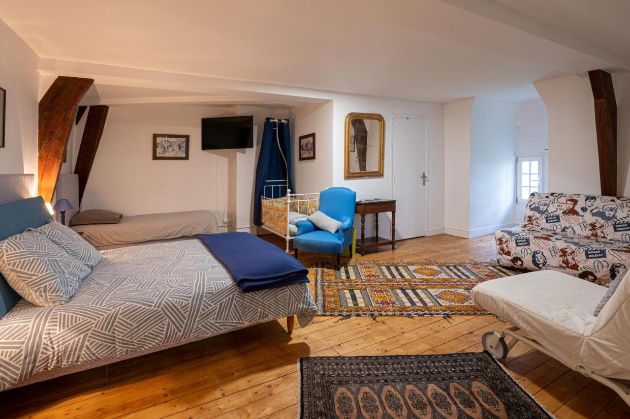 Bed and Breakfast Le Manoir Des Breholles Goustranville Exterior foto