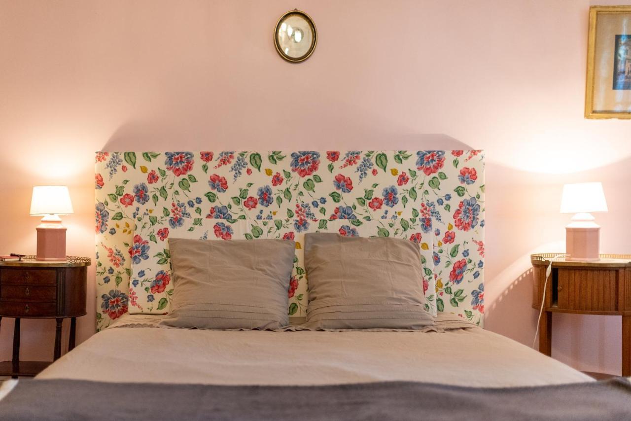Bed and Breakfast Le Manoir Des Breholles Goustranville Exterior foto