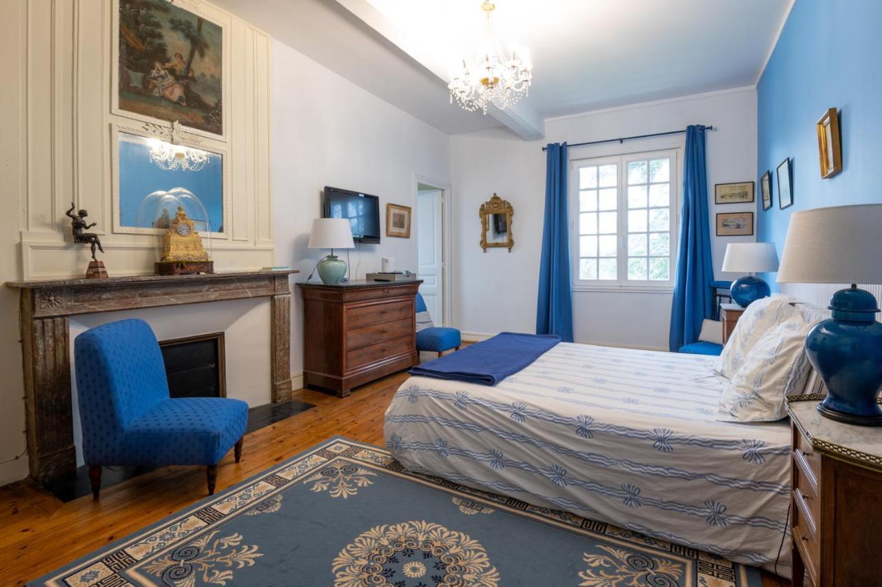 Bed and Breakfast Le Manoir Des Breholles Goustranville Exterior foto