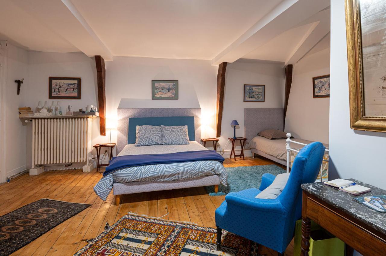 Bed and Breakfast Le Manoir Des Breholles Goustranville Exterior foto