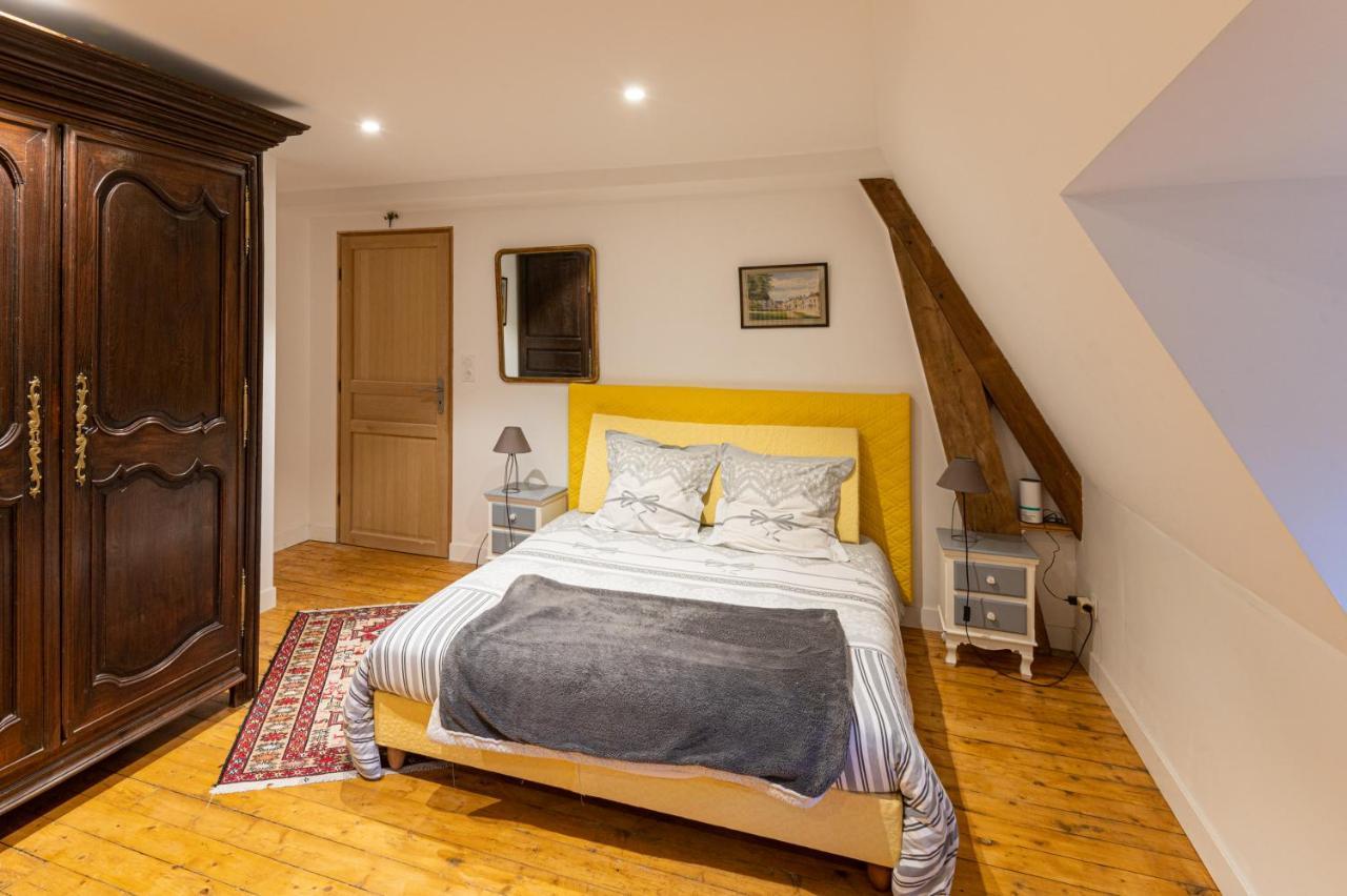 Bed and Breakfast Le Manoir Des Breholles Goustranville Exterior foto