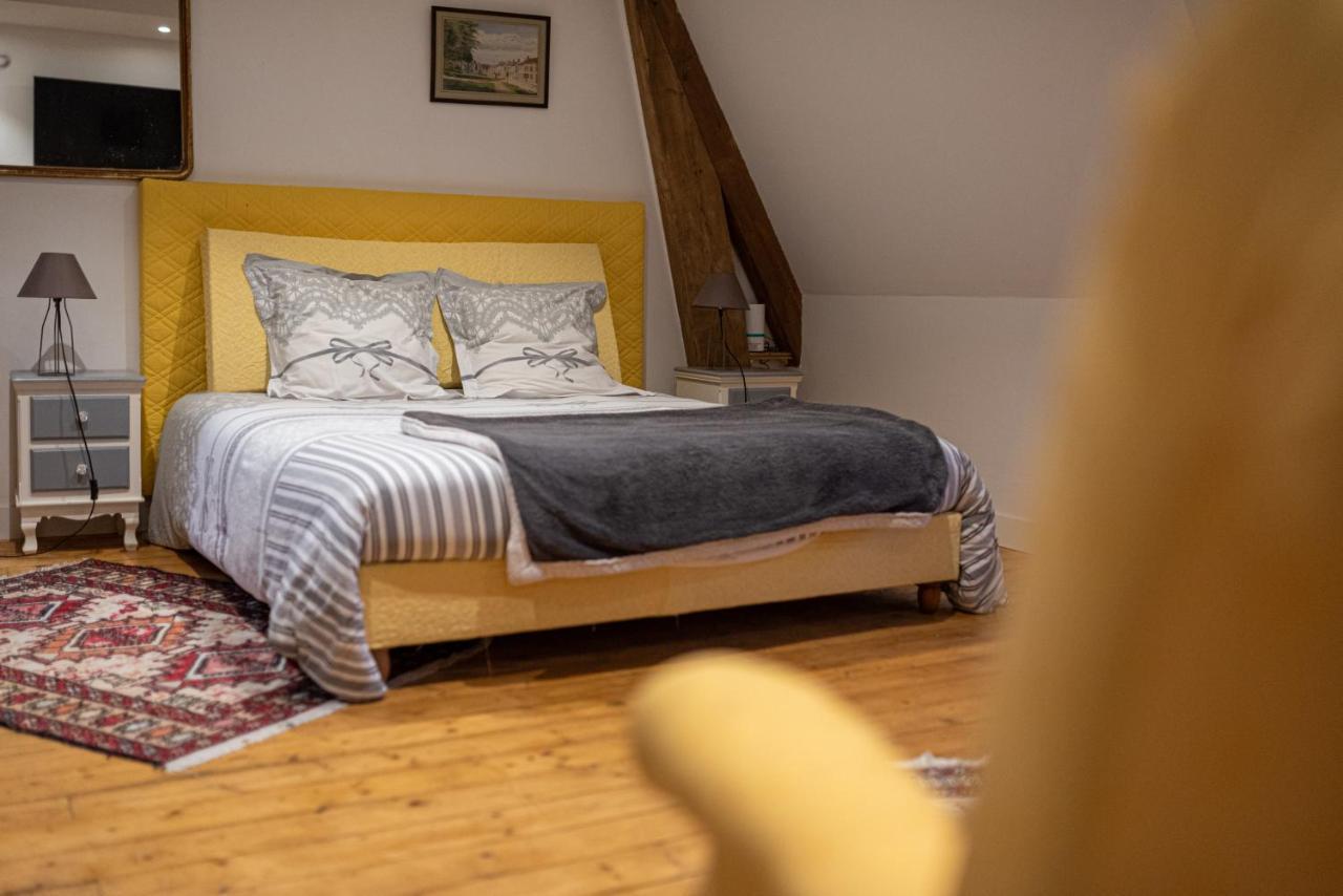 Bed and Breakfast Le Manoir Des Breholles Goustranville Exterior foto